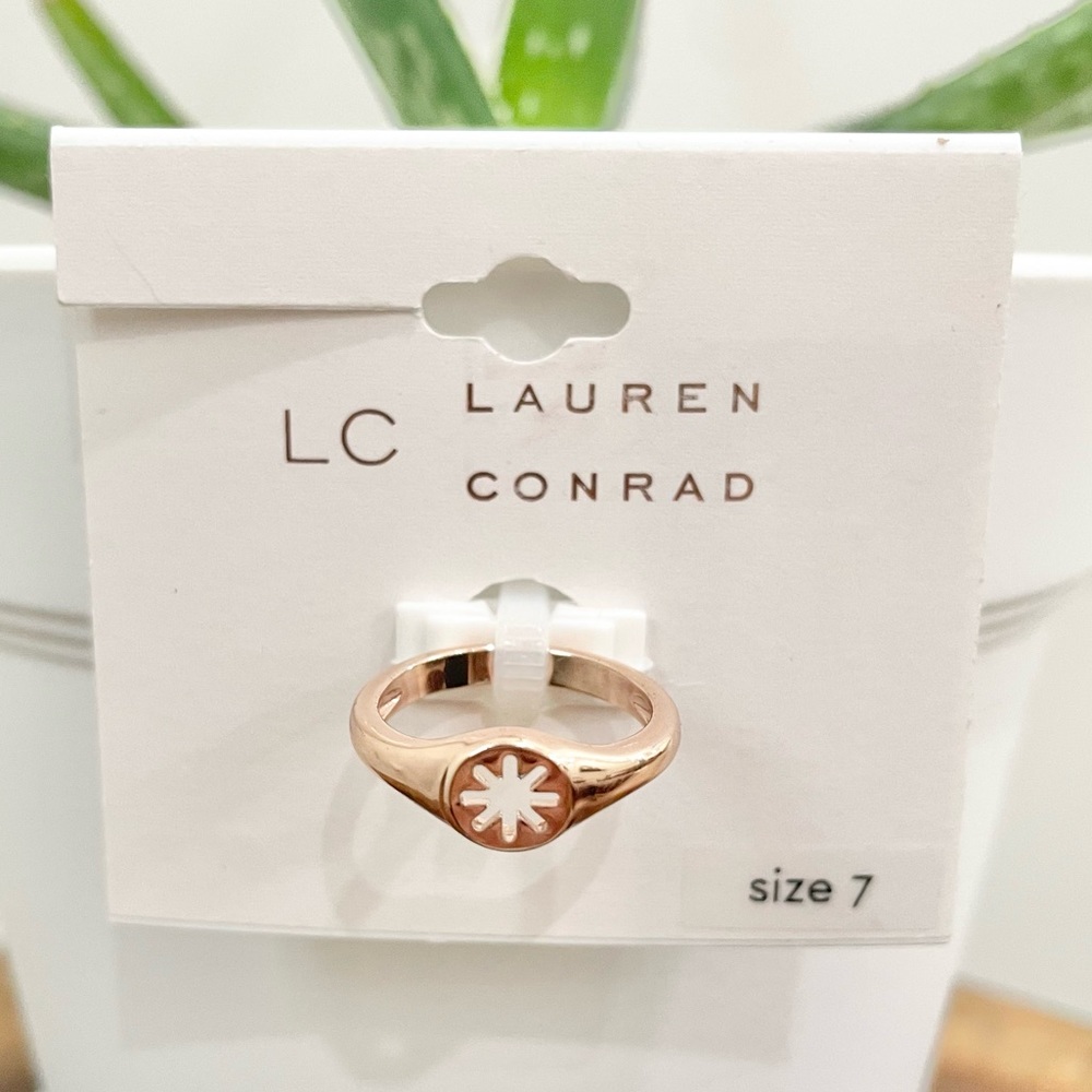 NWT 7, 9 LC Lauren Conrad gold cut out star ring